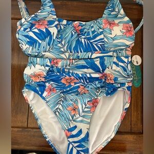 Women’s Tropical Floral Color Full Top Medium Bottom XS (fits lot bigger)